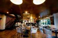 Quầy bar, cafe và phòng lounge Emersia Hotel & Resort Bandar Lampung