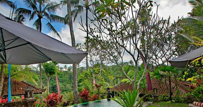 Kolam Renang The Mahogany Villa