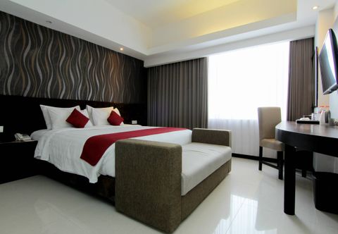 Bedroom The Sun Hotel Madiun