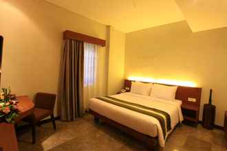 Bedroom 4 Grand Whiz Hotel Nusa Dua