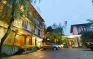 ล็อบบี้ 6 Summer Hills Hotel & Villas Bandung