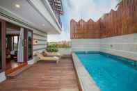 Swimming Pool Flamingo Dewata Suite