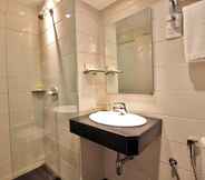 In-room Bathroom 2 Swiss-Belinn Baloi Batam