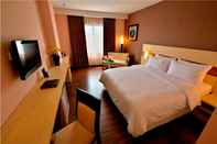 Kamar Tidur Hotel California Bandung