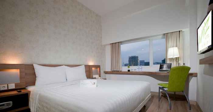 Phòng ngủ Whiz Hotel Cikini - Menteng