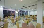 Restoran 2 Whiz Hotel Cikini - Menteng