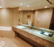 In-room Bathroom 3 Kyriad Bumiminang Hotel Padang