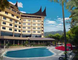 Kolam Renang 2 Kyriad Bumiminang Hotel Padang