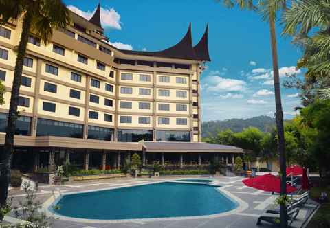 Swimming Pool Kyriad Bumiminang Hotel Padang