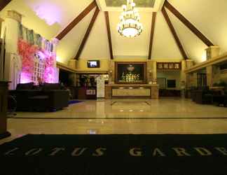 Sảnh chờ 2 Lotus Garden Hotel by Waringin Hospitality