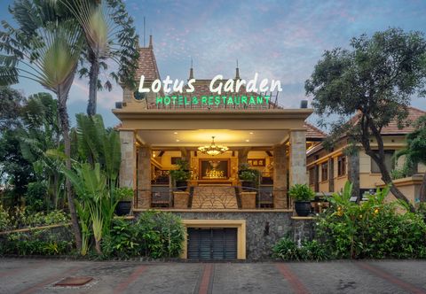 Bangunan Lotus Garden Hotel by Waringin Hospitality