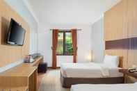 Kamar Tidur Lotus Garden Hotel by Waringin Hospitality