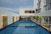 สระว่ายน้ำ Hotel Santika Pekalongan