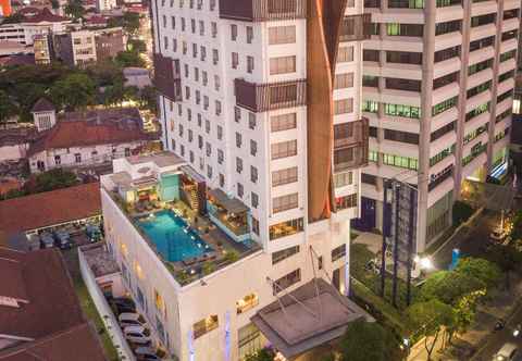 Exterior Crown Prince Hotel Surabaya managed by Midtown Indonesia Hotels
