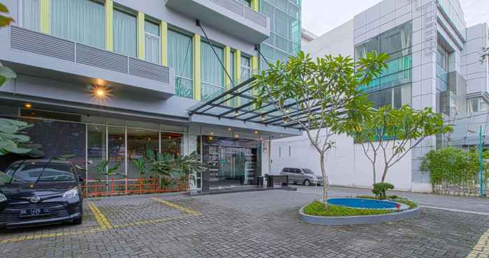 Bên ngoài Putra Mulia Hotel