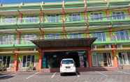 Luar Bangunan 2 OYO 90473 Gowin Hotel