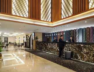 Lobby 2 Le Polonia Hotel & Convention Medan Managed by Topotels