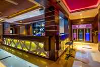 Bar, Cafe and Lounge Hotel Orchardz Jayakarta