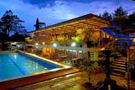 Kolam Renang Wonua Monapa Hotel & Resort