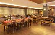 ร้านอาหาร 7 Sukajadi Hotel, Convention and Gallery