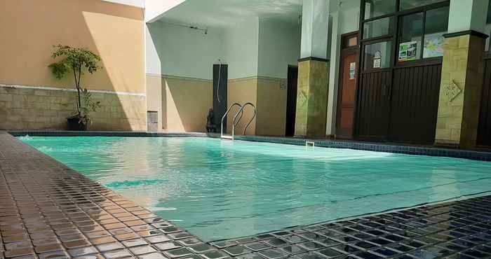 Kolam Renang Gloria Amanda Hotel