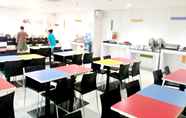 Restoran 7 Amaris Hotel Senen