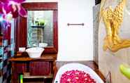 Toilet Kamar 5 The Bali Dream Suite Villa Seminyak