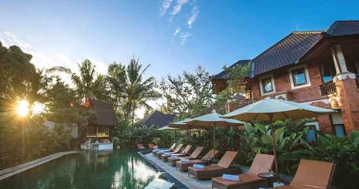 สระว่ายน้ำ Rama Phala Resort & Spa