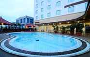 Swimming Pool 2 Grand Cempaka Business Hotel