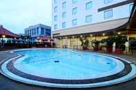 Swimming Pool Grand Cempaka Business Hotel