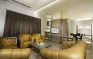 Common Space 7 Whiz Prime Hotel Kelapa Gading