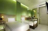 Bilik Tidur 2 Whiz Prime Hotel Kelapa Gading