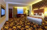 Kamar Tidur 6 Rocky Plaza Hotel Padang