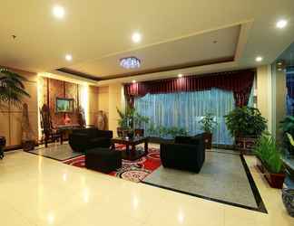 Lobi 2 Rocky Plaza Hotel Padang