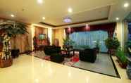 Lobby 4 Rocky Plaza Hotel Padang