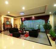 Lobby 4 Rocky Plaza Hotel Padang