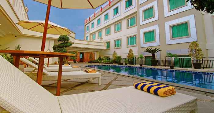 Bangunan Rocky Plaza Hotel Padang