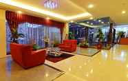 Lobi 3 Rocky Plaza Hotel Padang