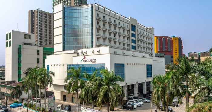 Luar Bangunan Hotel Orchardz Industri Kemayoran