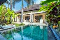 Kolam Renang Villa Delice