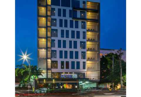 Bangunan Hotel 88 Embong Malang By WH