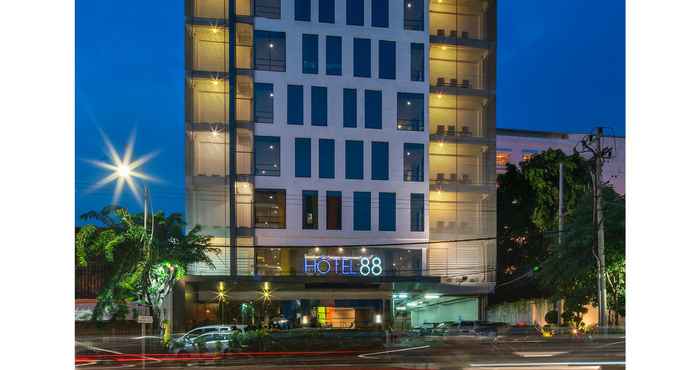 Bangunan Hotel 88 Embong Malang By WH