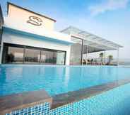 Swimming Pool 5 Grand Sovia Hotel Bandung