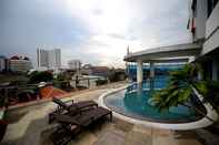 Kolam Renang High Point Serviced Apartment