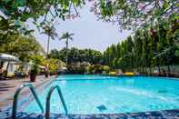 Swimming Pool Hotel New Saphir Yogyakarta