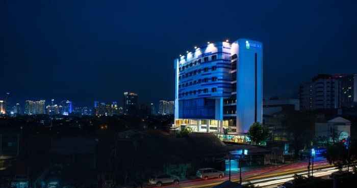 ภายนอกอาคาร Blue Sky Hotel Petamburan