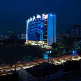 Exterior / Building 1 Blue Sky Hotel Petamburan, ITC Permata Hijau Hotels