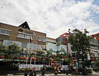 Bên ngoài 2 Anggrek Shopping Hotel