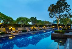 Swimming Pool 2 Hotel Santika Premiere Dyandra Hotel & Convention