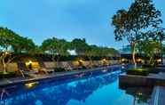 Swimming Pool 2 Hotel Santika Premiere Dyandra Hotel & Convention